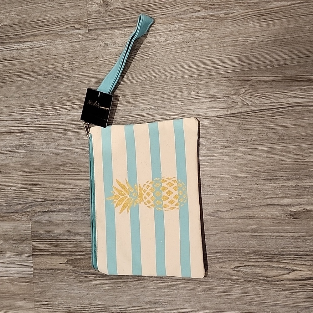 🚨 Gold pineapple & blue stripes wristlet